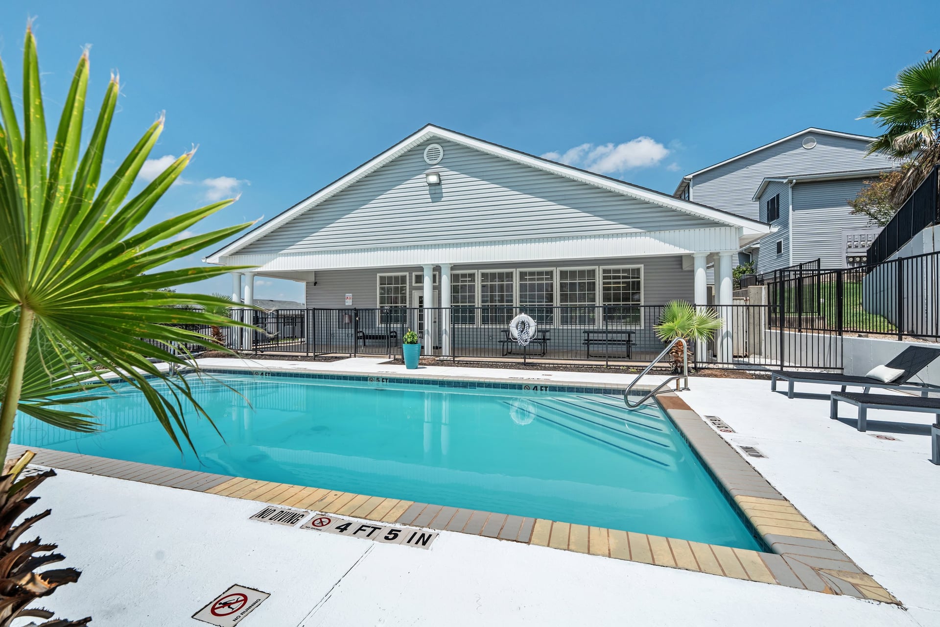 Douglas Landing — property & interiors